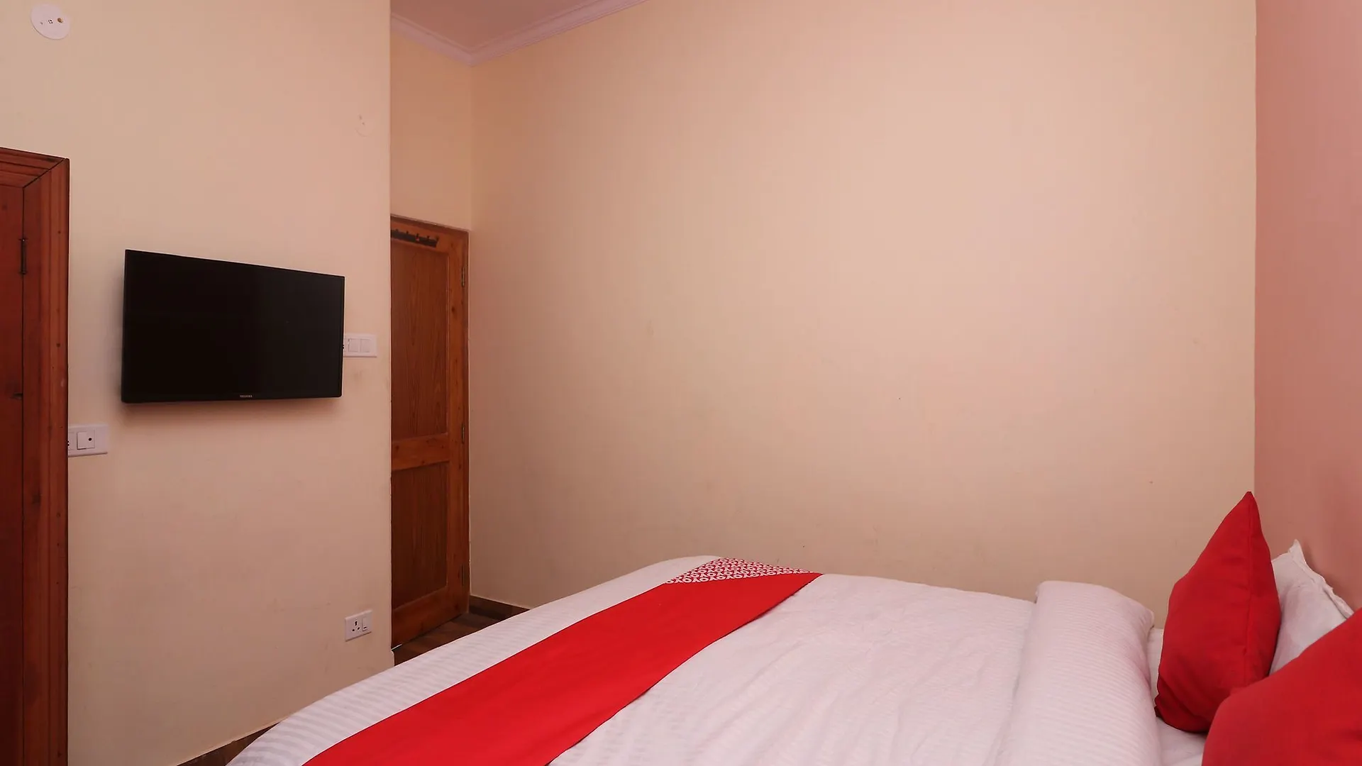 Oyo 13421 Home Cozy Hill View 2Bhk Chota Shimla Appartement