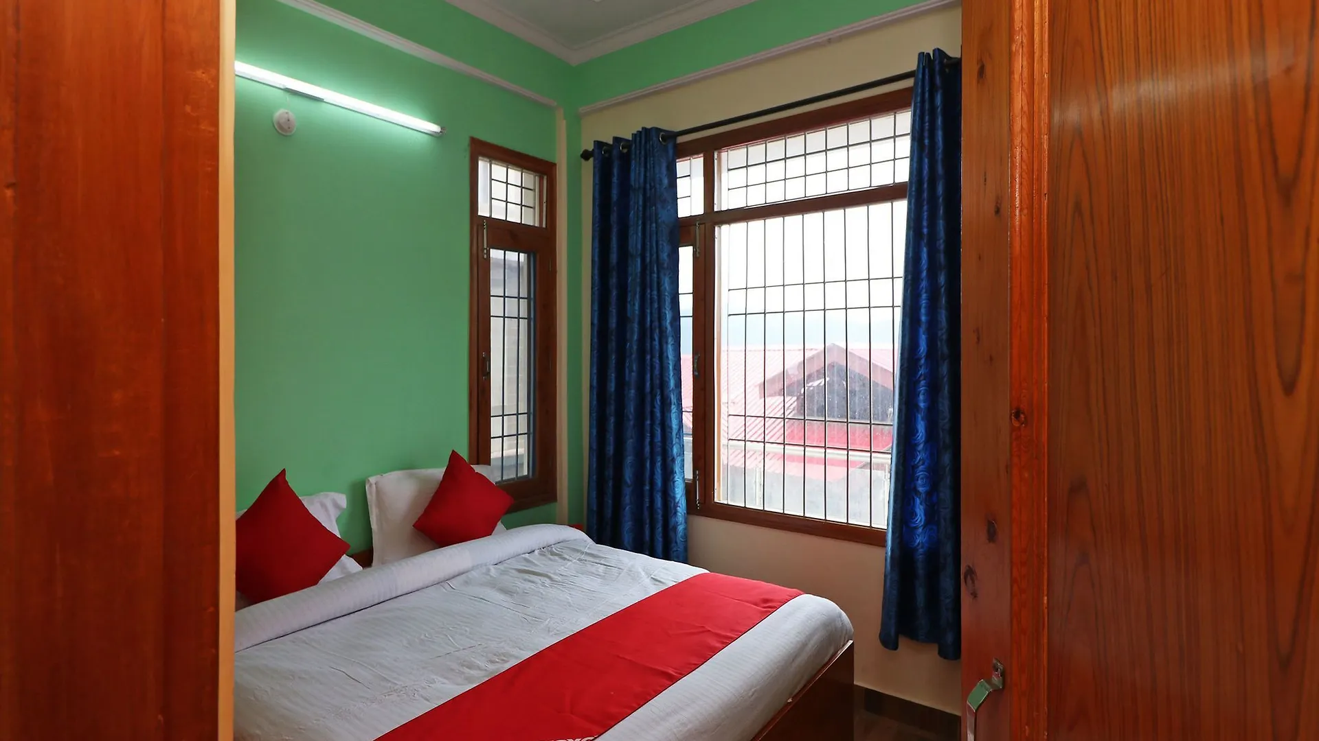 Oyo 13421 Home Cozy Hill View 2Bhk Chota Shimla